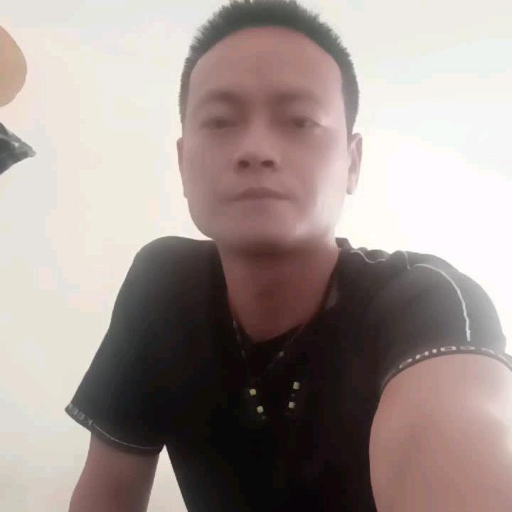 我的真名叫李总，年33岁未婚李老板