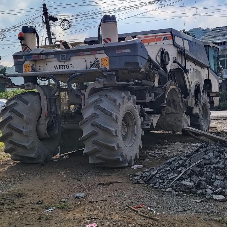 小徐！专业流动挖机焊接。