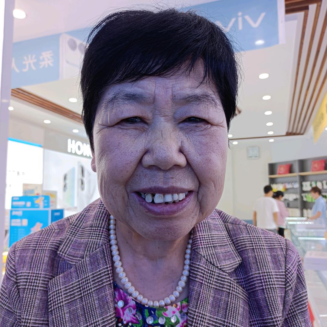 李洪彩