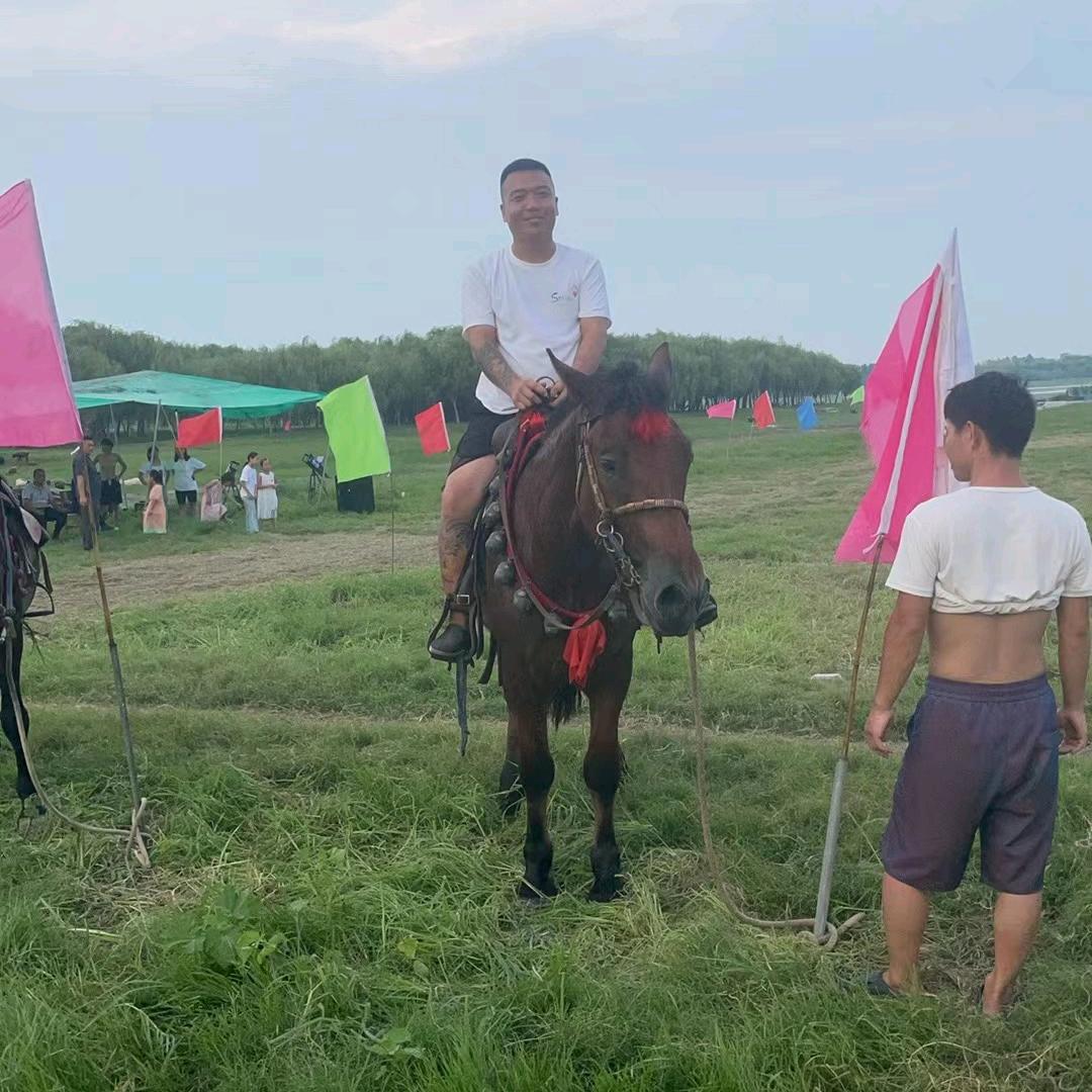 張  先  生
