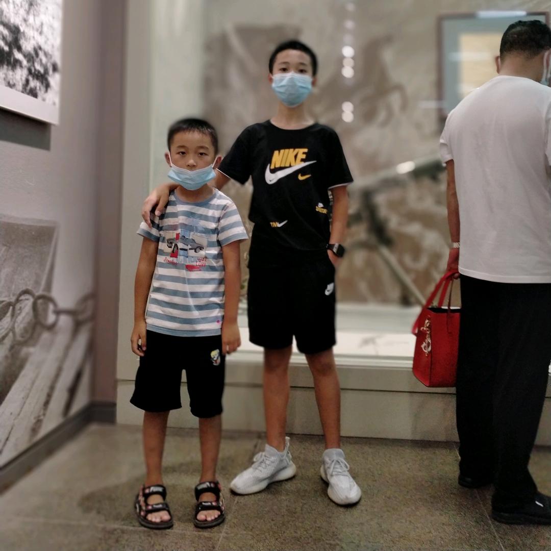 我的两个臭小子