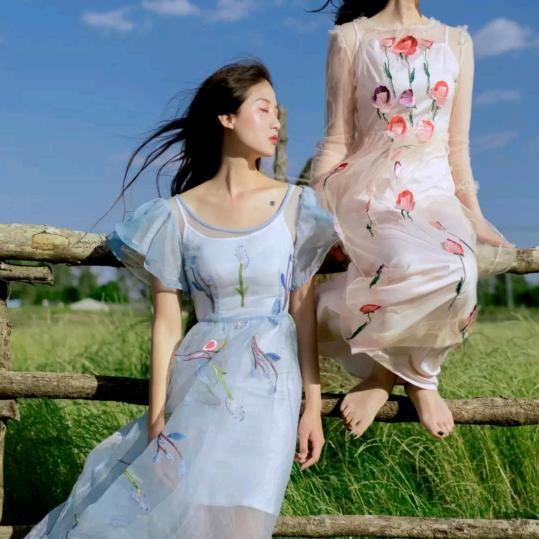 做衣服的小姐姐