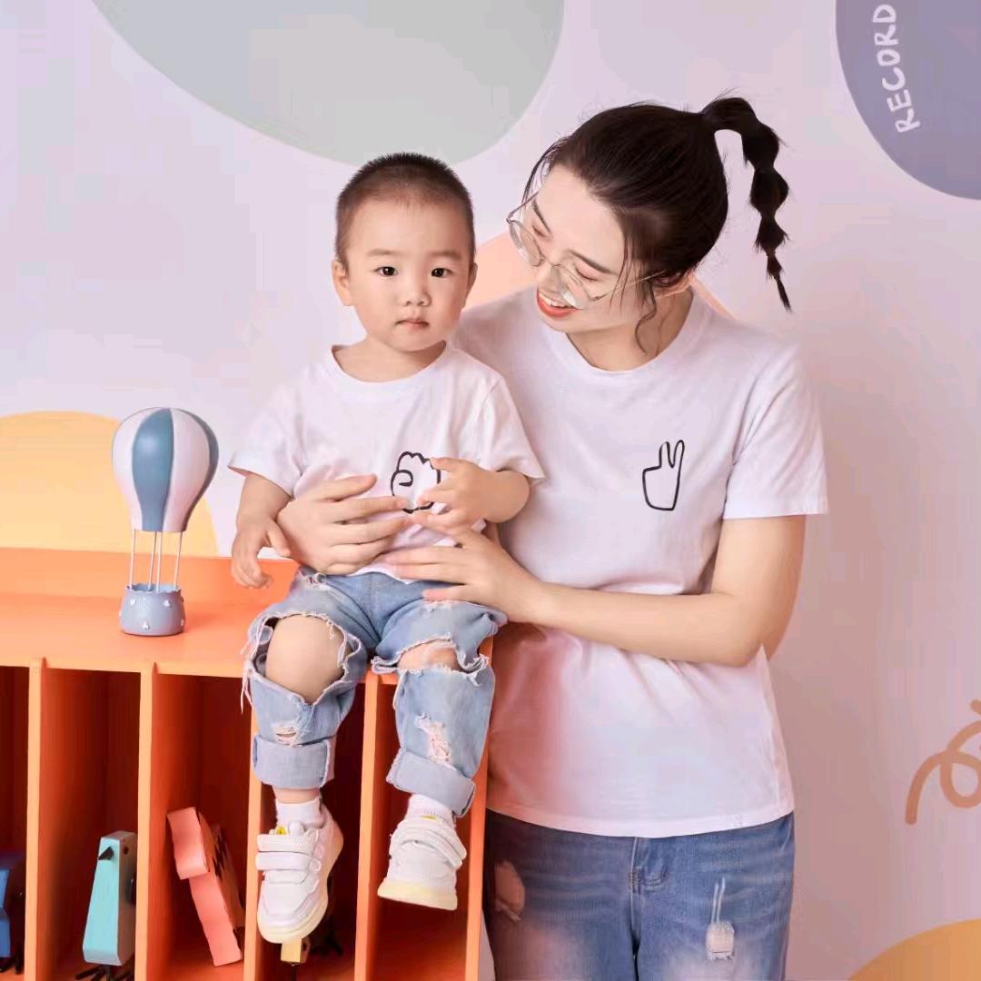 奔奔妈妈和俩宝