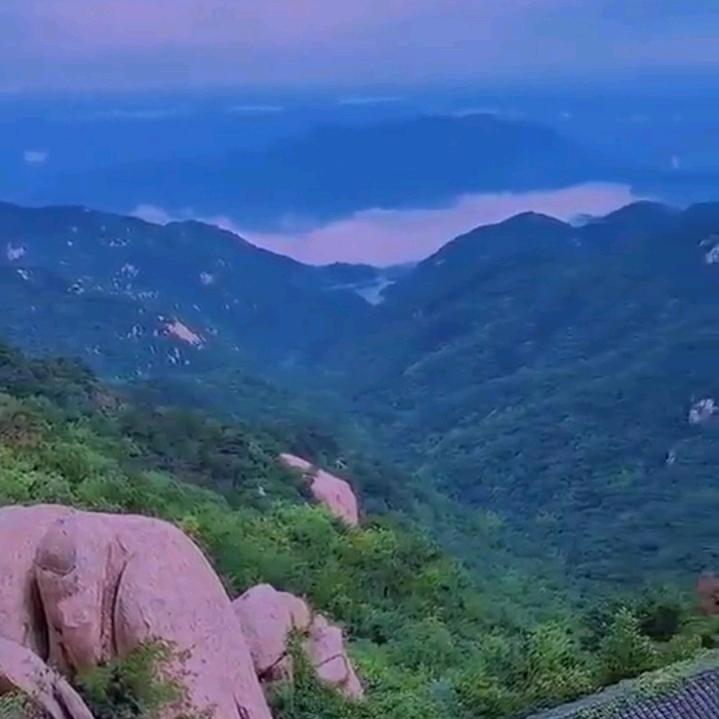 君主