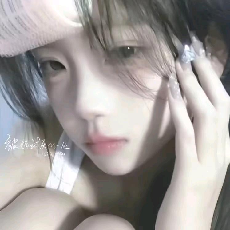 悲伤的小猫(｡･ω･｡)ﾉ♡