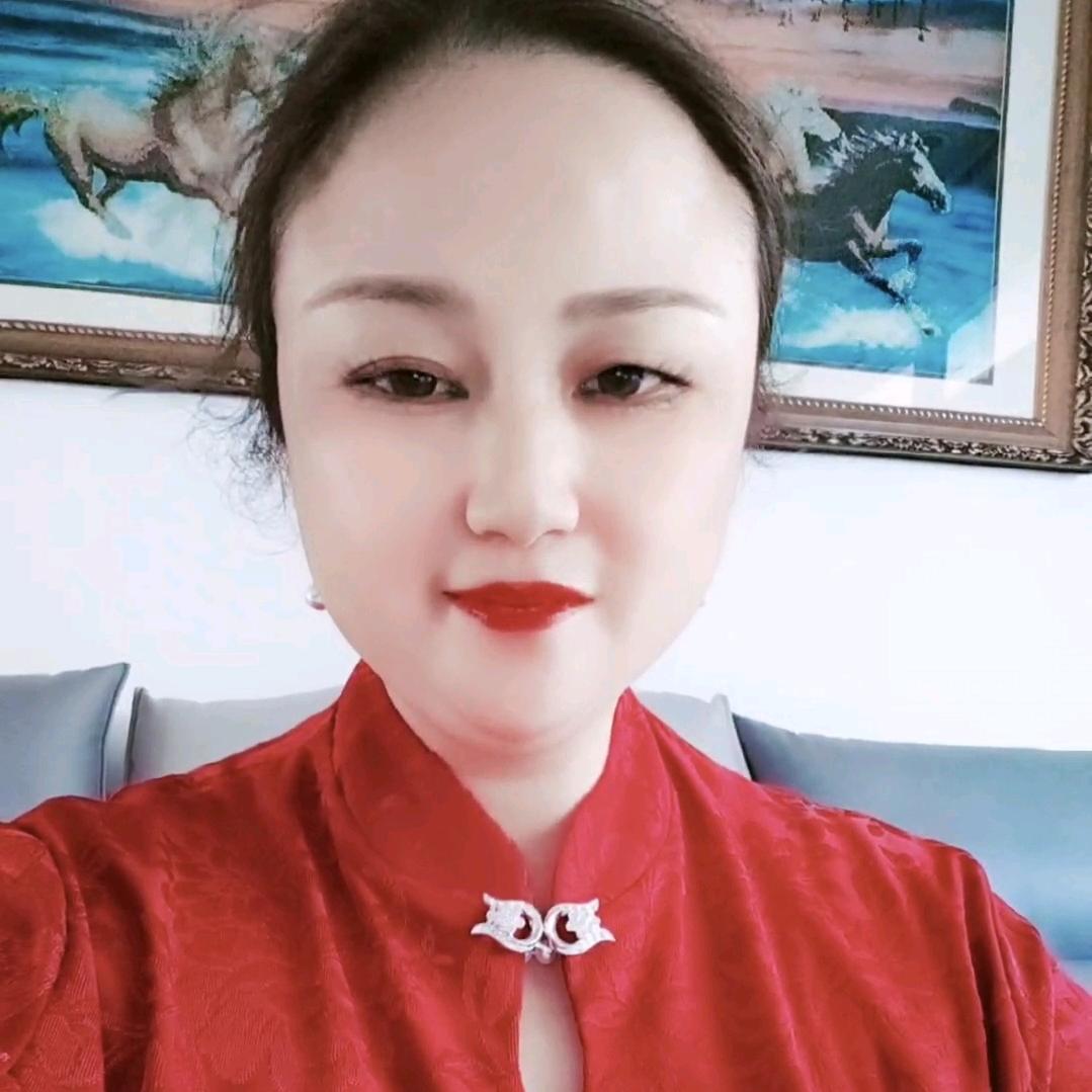 开心的霞姐
