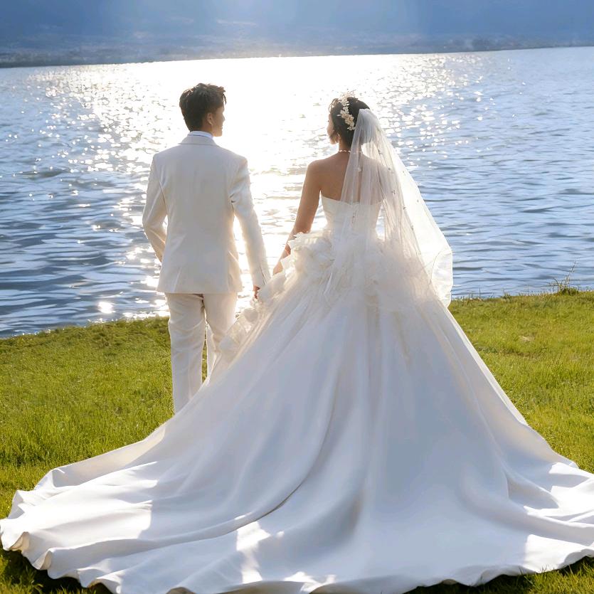 跳八角鼓的新郎