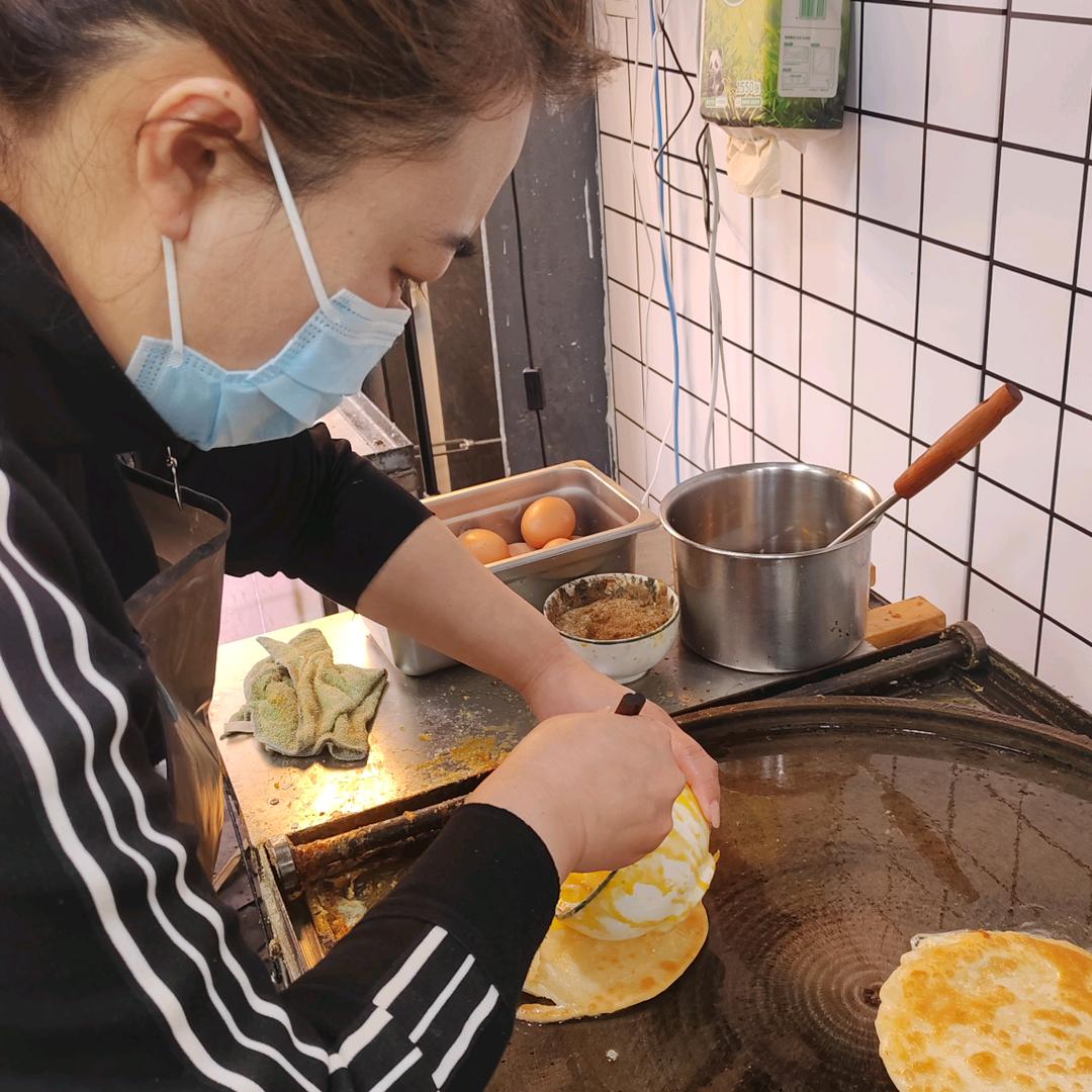 乌市老味道烤炉鸡蛋灌饼