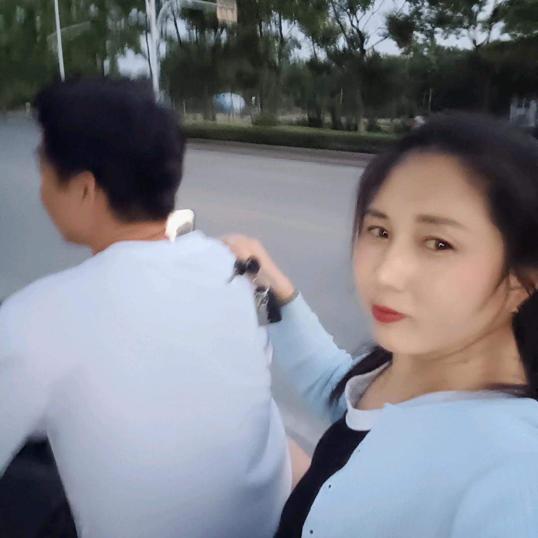 护申燕朋友圈记录日常