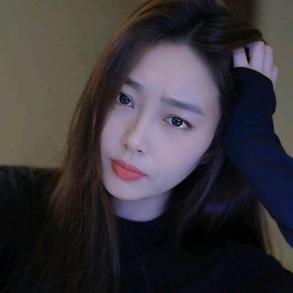 单亲妈妈摆摊卖水果养两娃