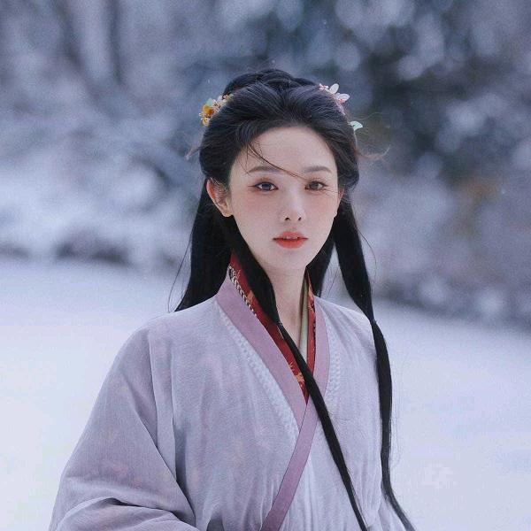 玲玲爱笑的