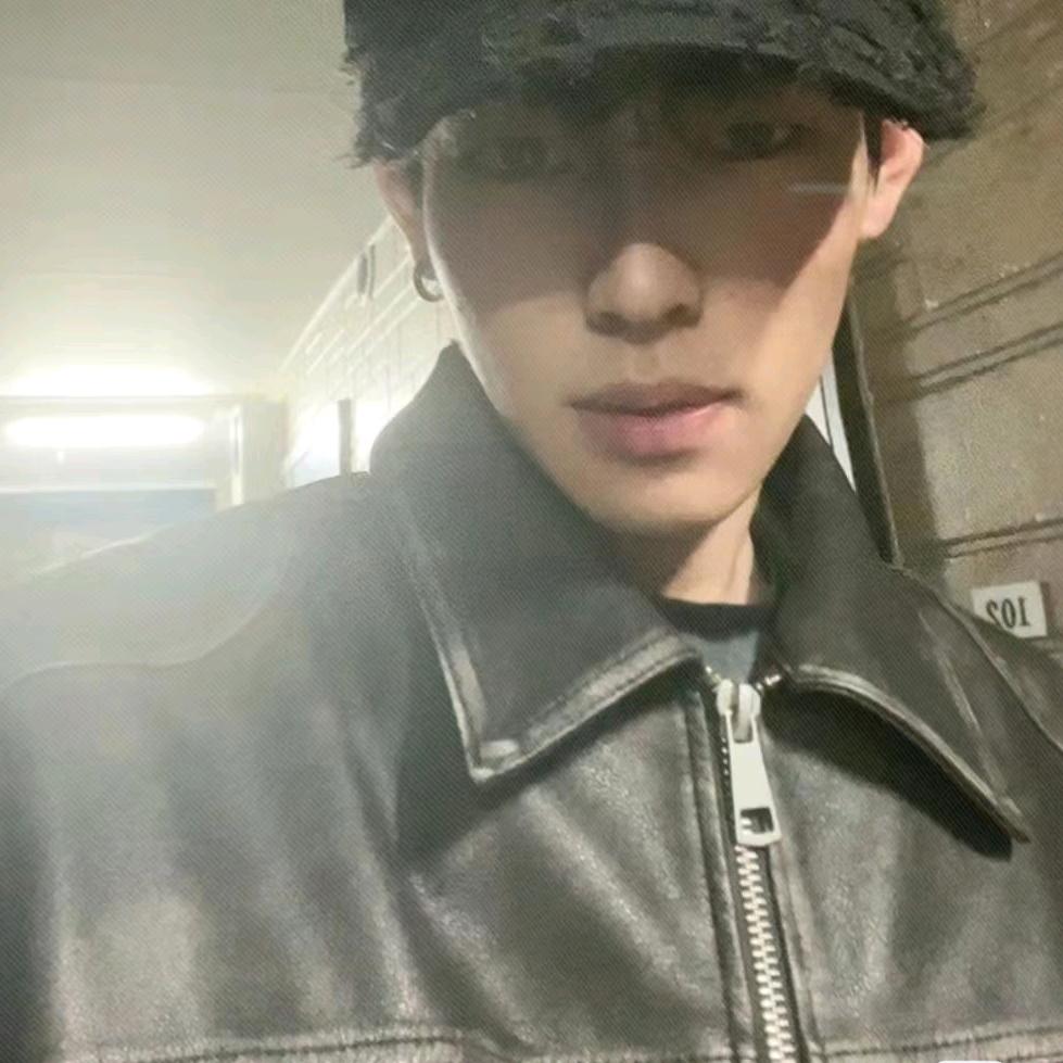 V"