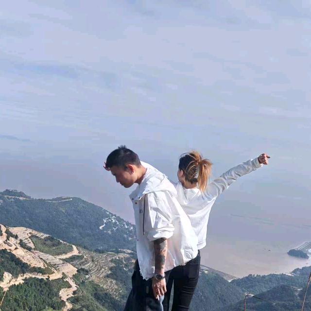 A      沐 浴 清 风