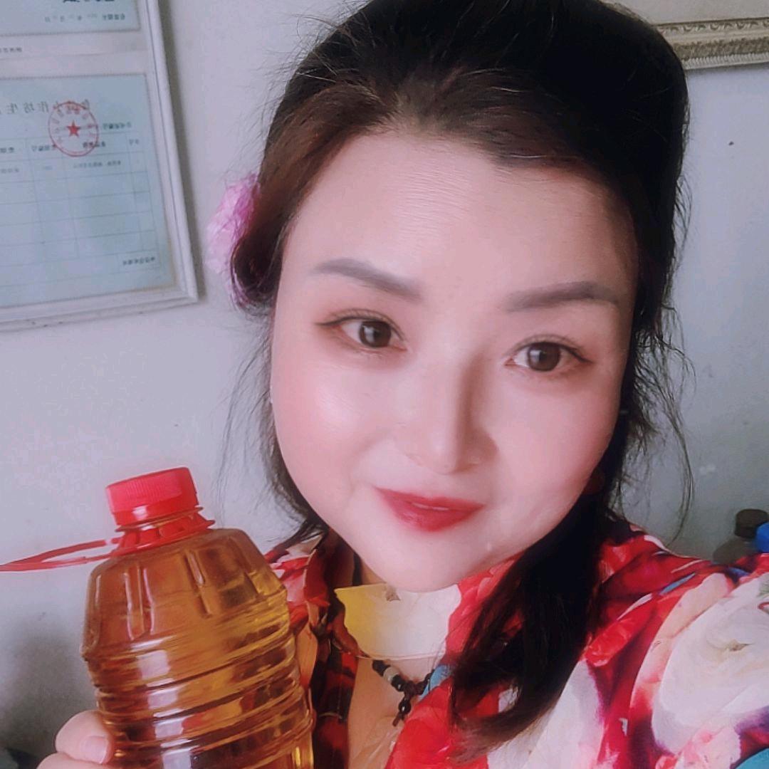 罗 莉