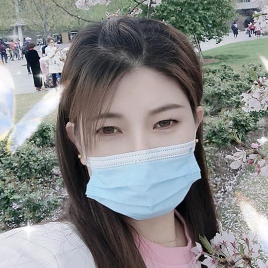 吖吖爱开心