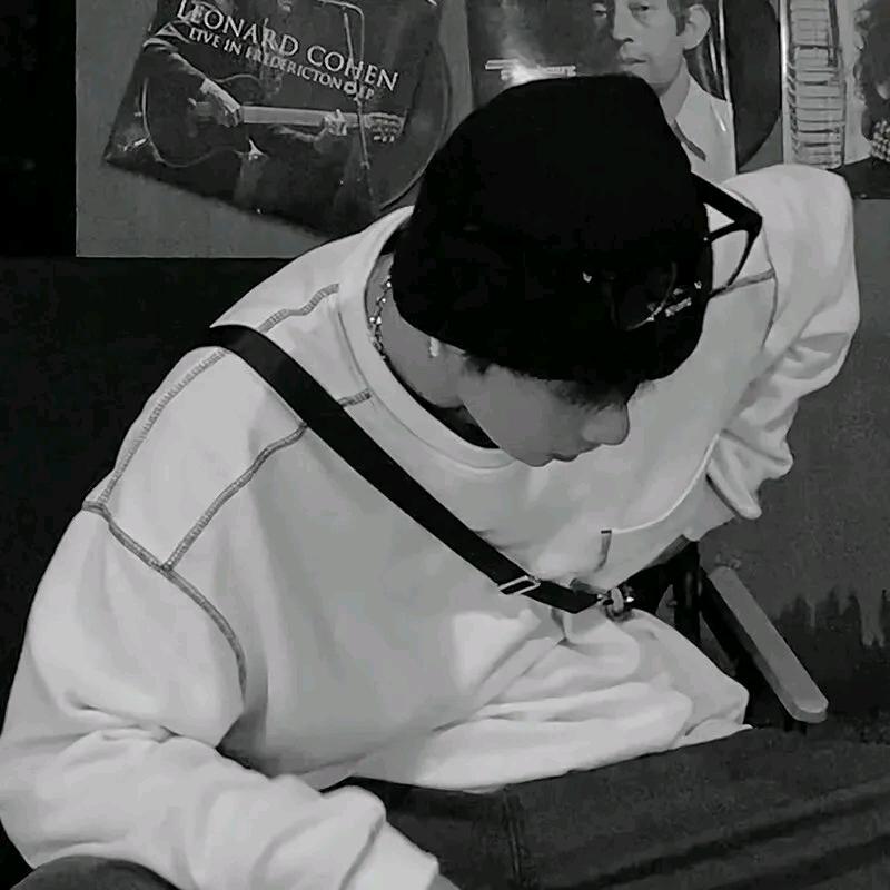 悲伤𝙆𝙞𝙩𝙩𝙮猫