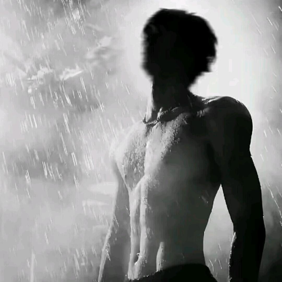 712