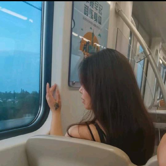 疯一样的女子