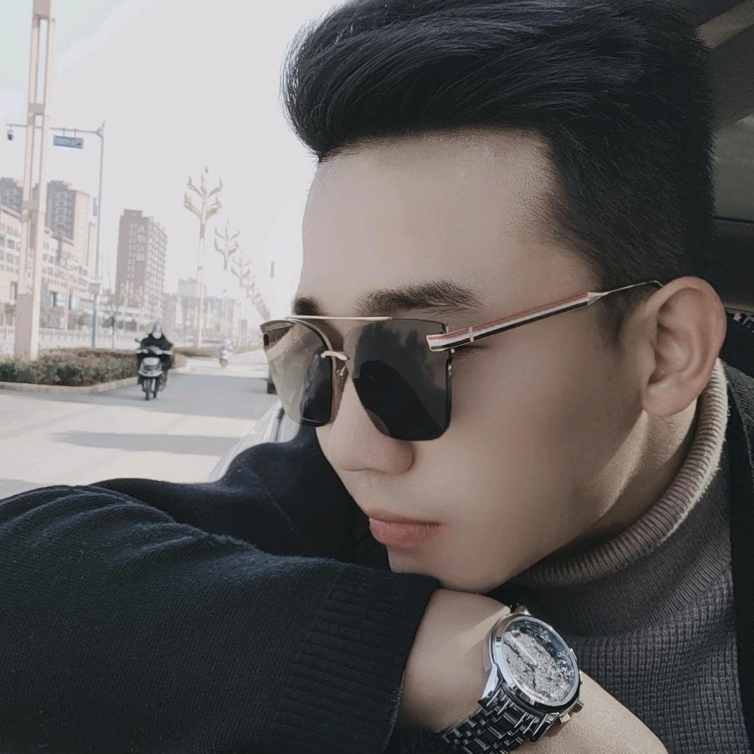 贵州领翼大载重无人机吊运