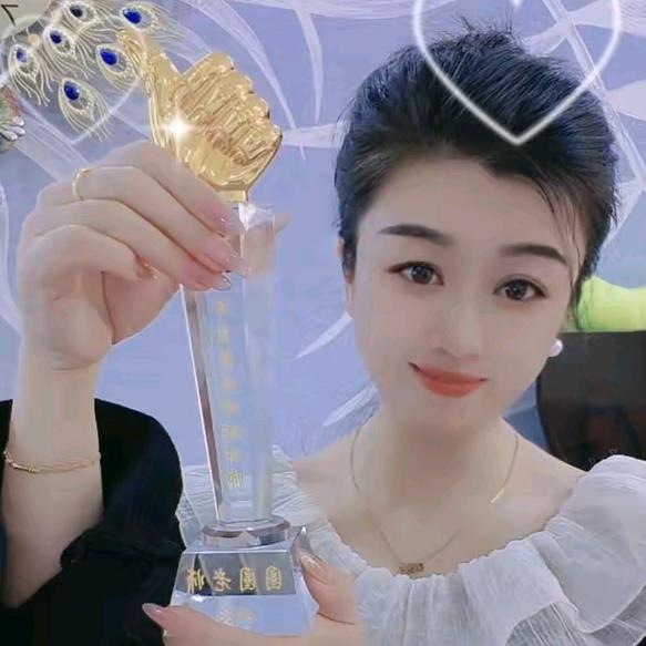 辰辰零食铺(橱窗里有好物)