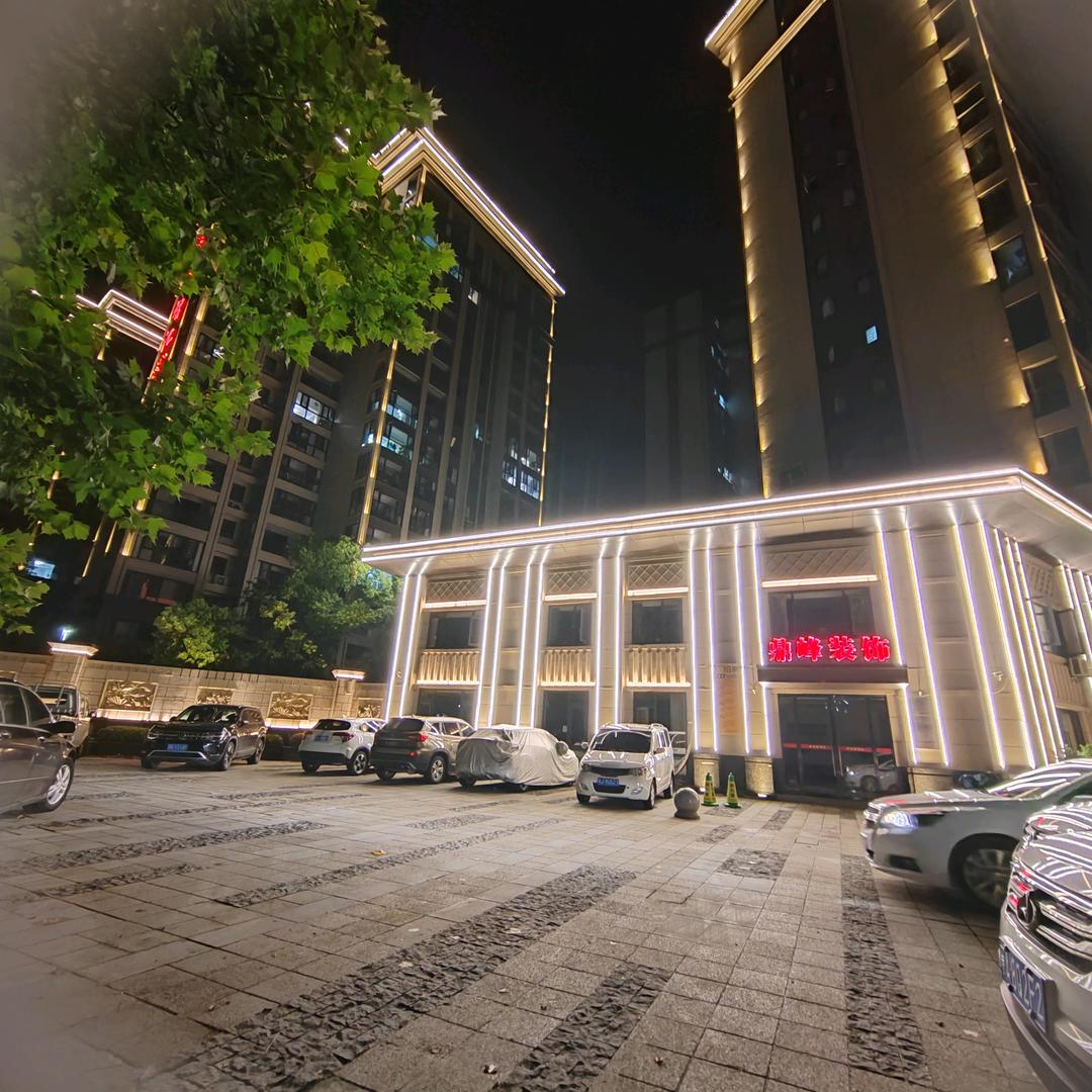 红安鼎峰装饰——高铁锤