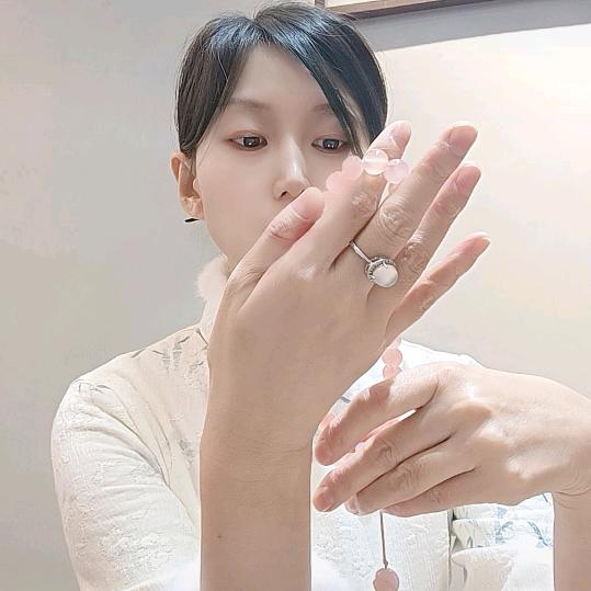 女