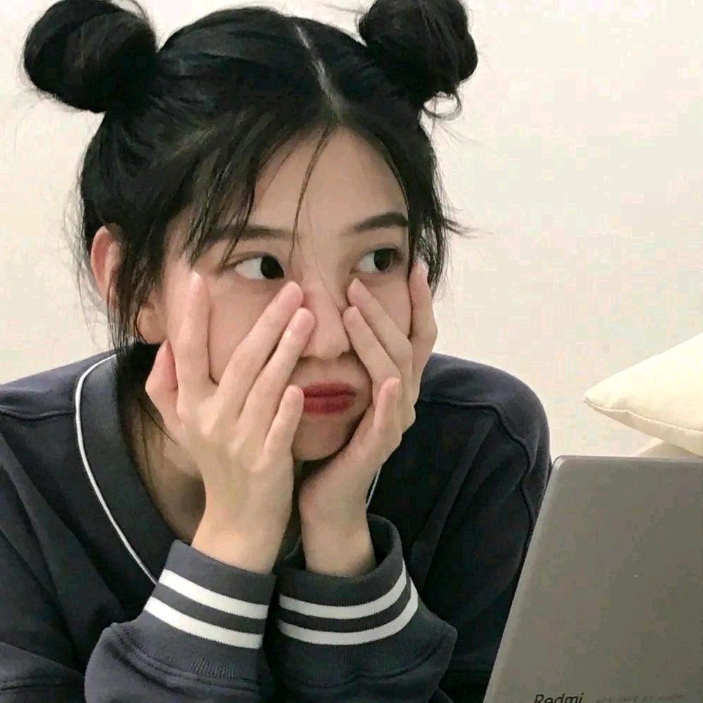 柒柒.