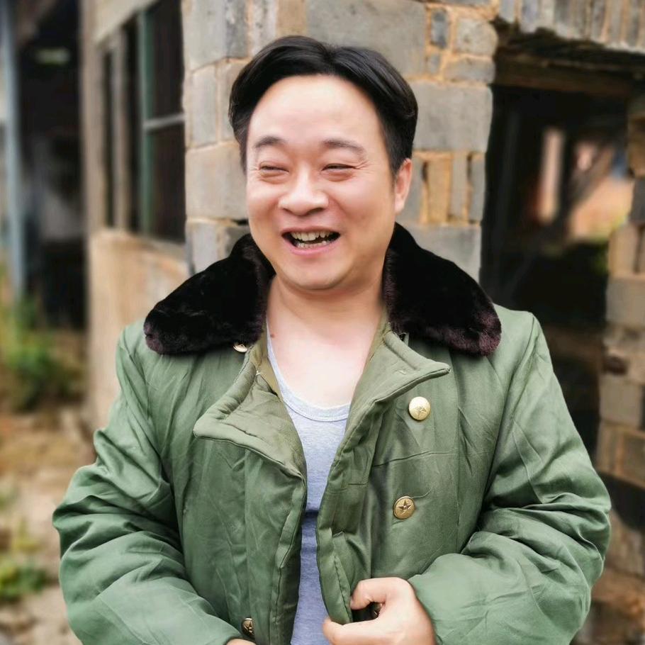 罗坪村支书飞哥