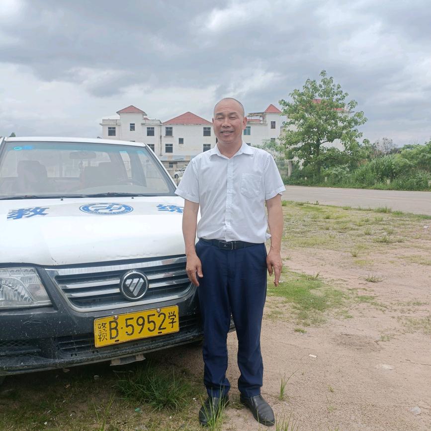 赣县通勤驾校李校长