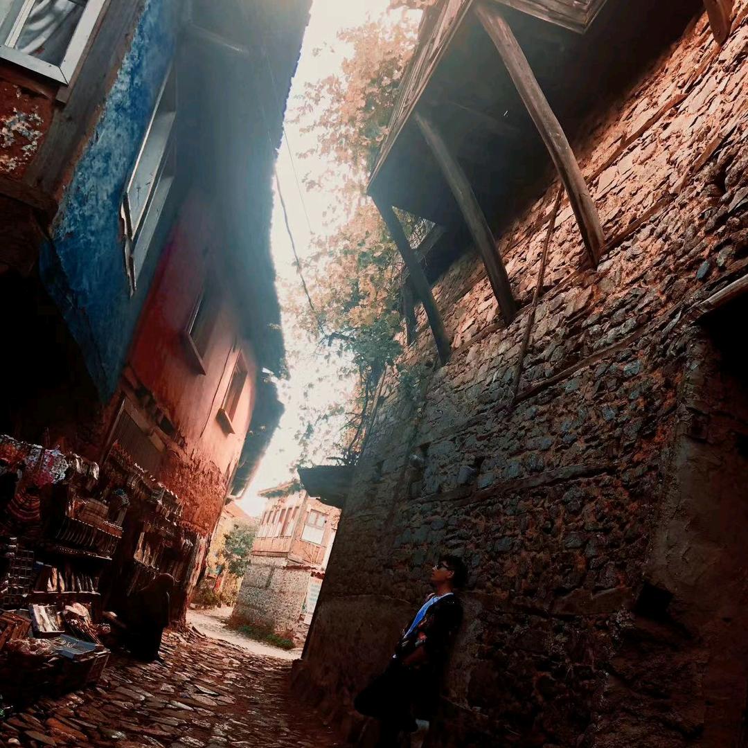 戴 °    　　　      　༽