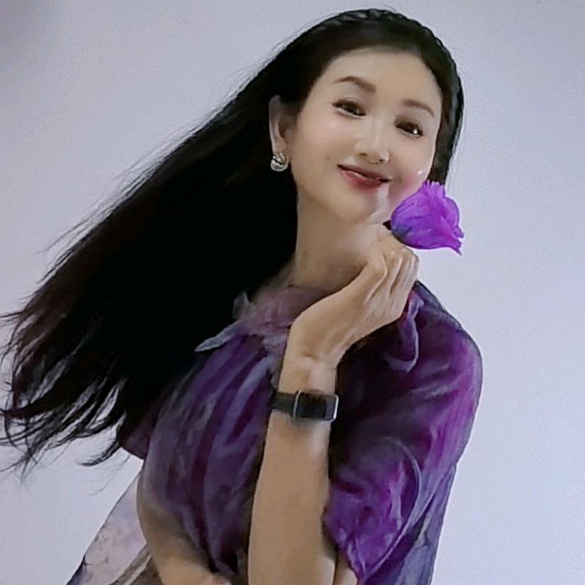 倚栏听风💃