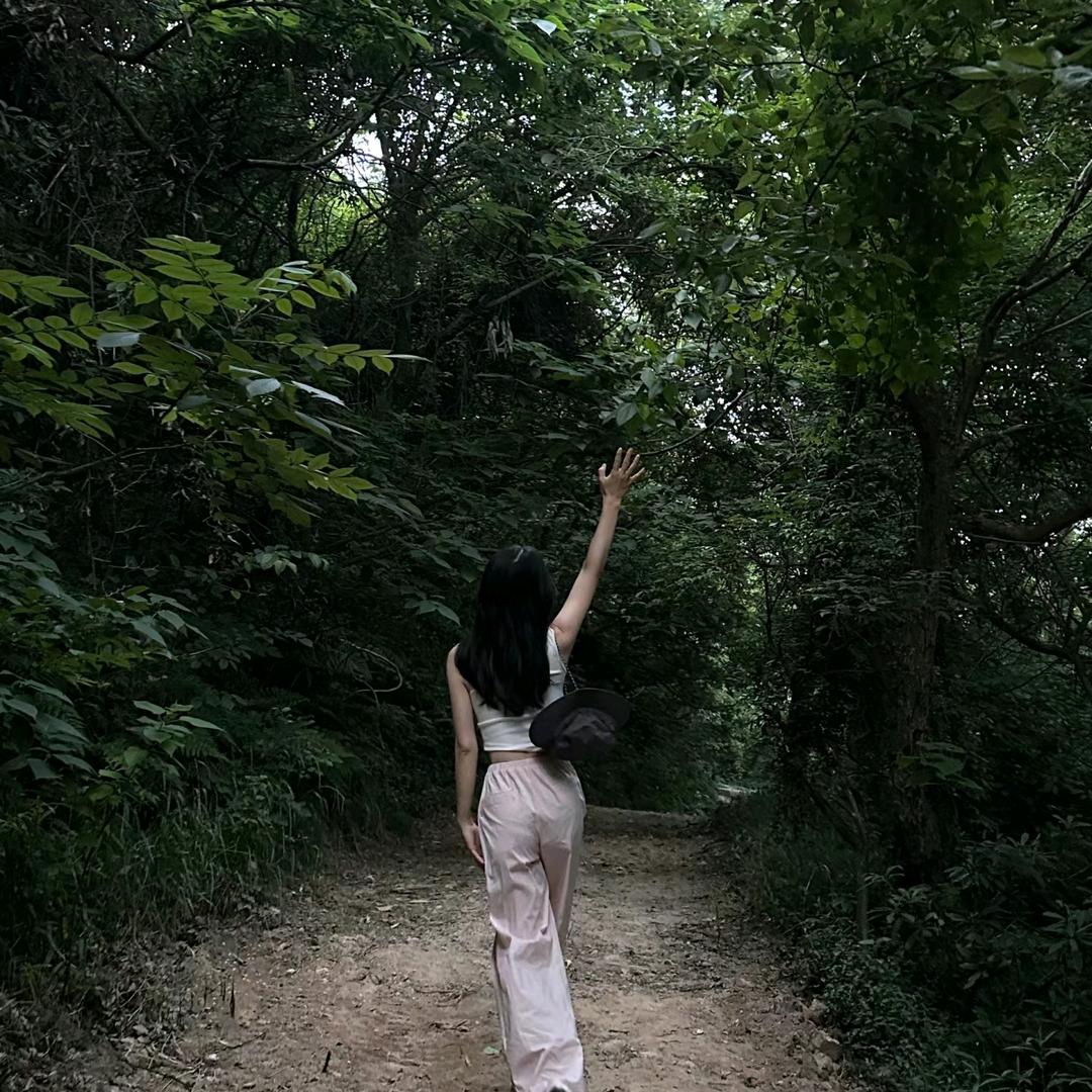 沐沐（）