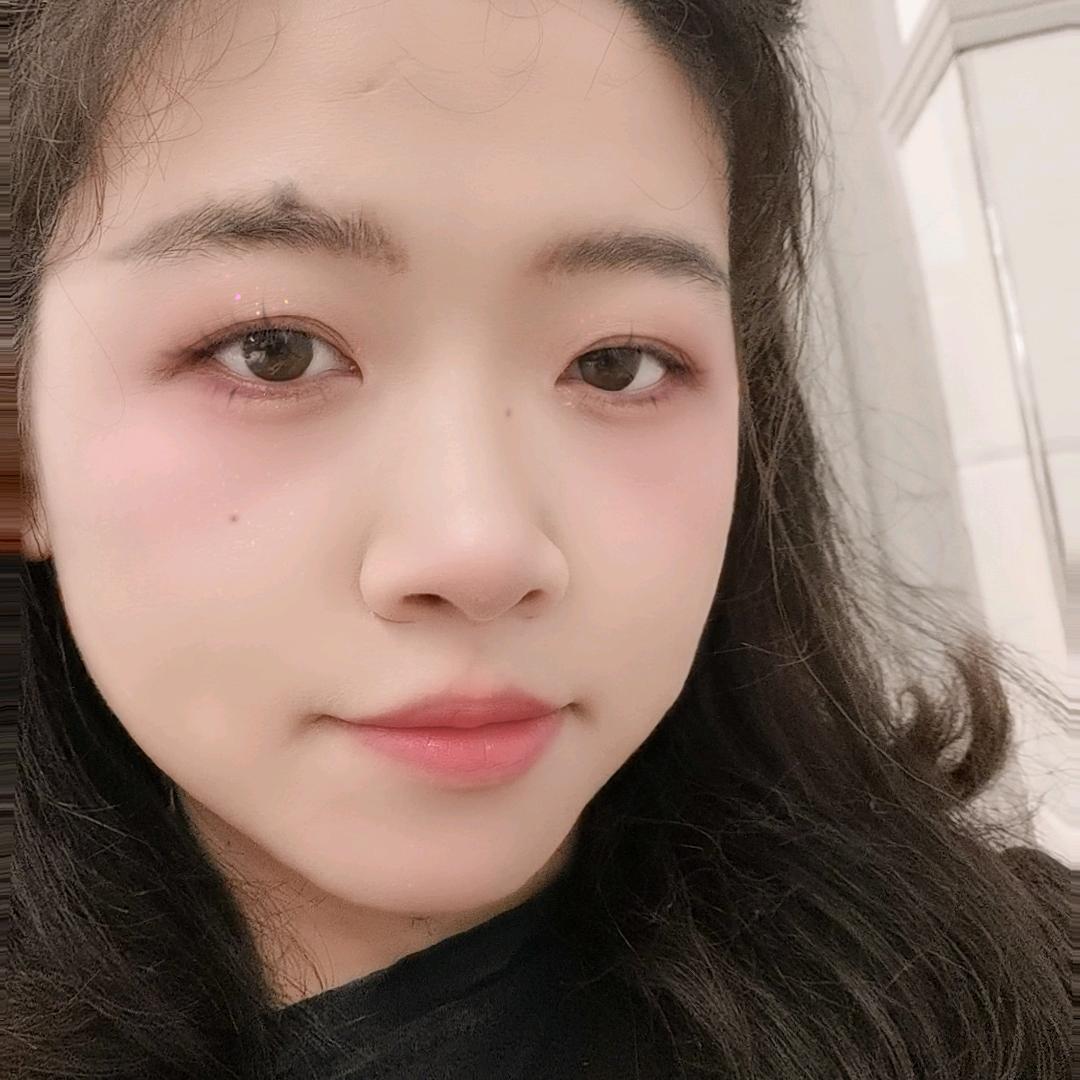 爱吃东西的女孩👧