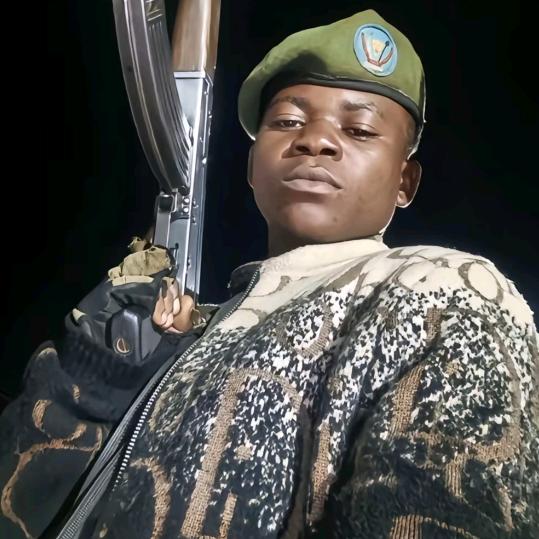 红的𝑨𝑹𝑹𝑰𝒁𝑶8