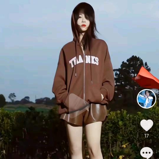 安静的草