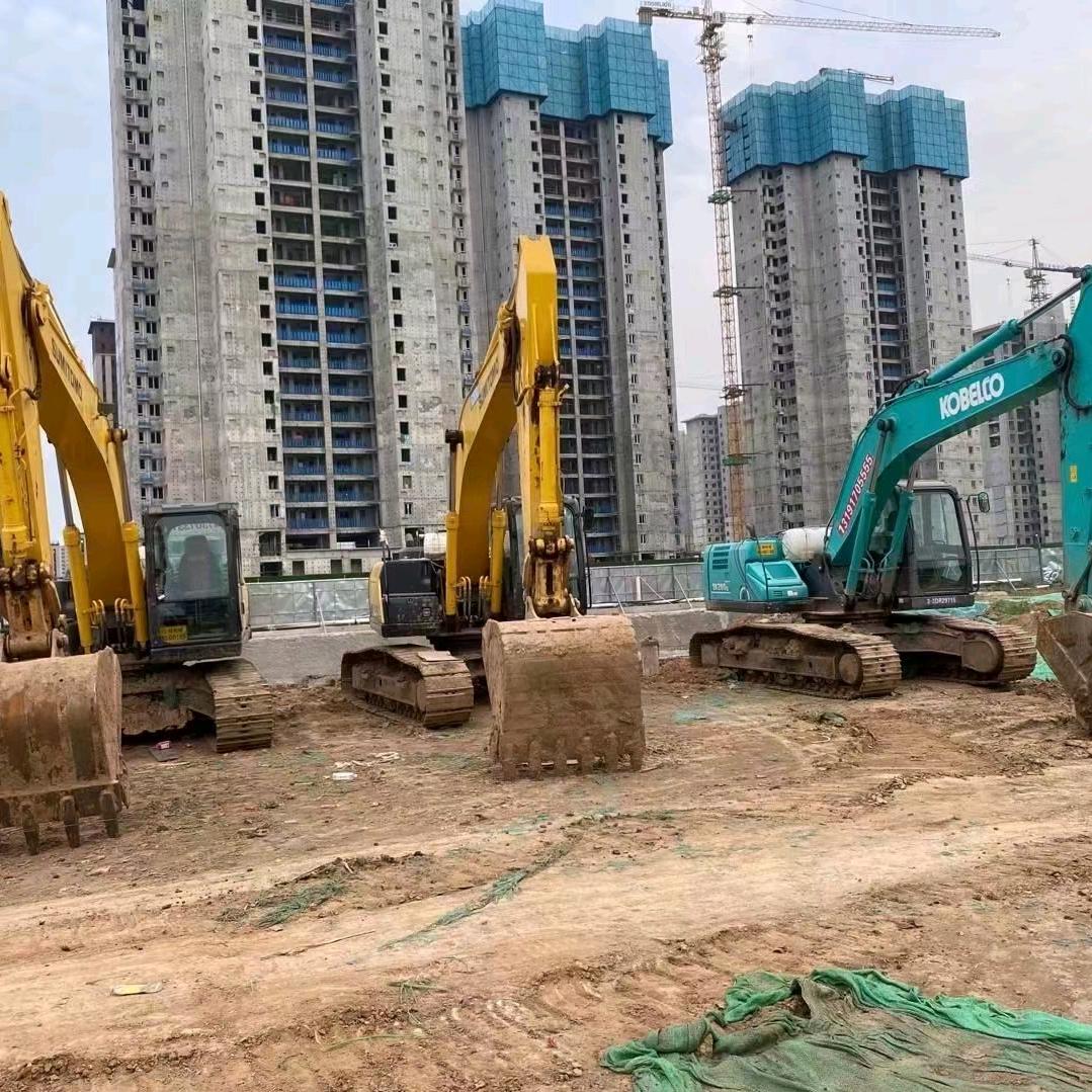 大小挖掘机出租-郭先生