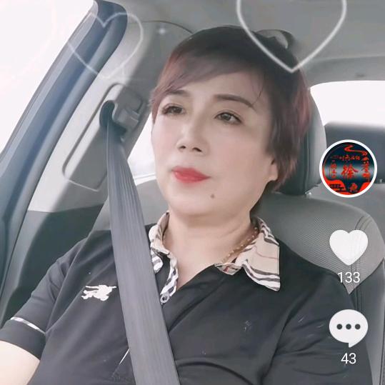 伊人淡妆