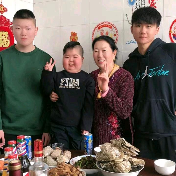 胖嘟嘟大仁仁他亲奶奶