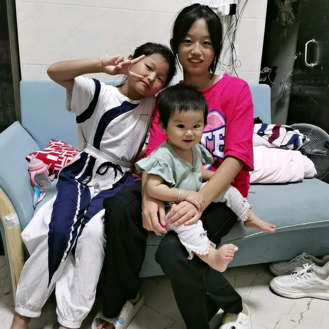 @刘家三千金👧👧👧