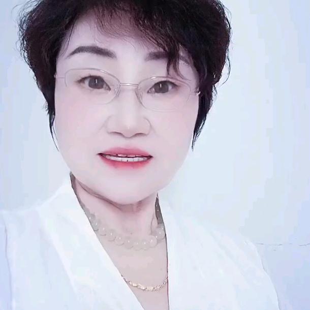 三个宝宝的奶奶晚上7点10分开播