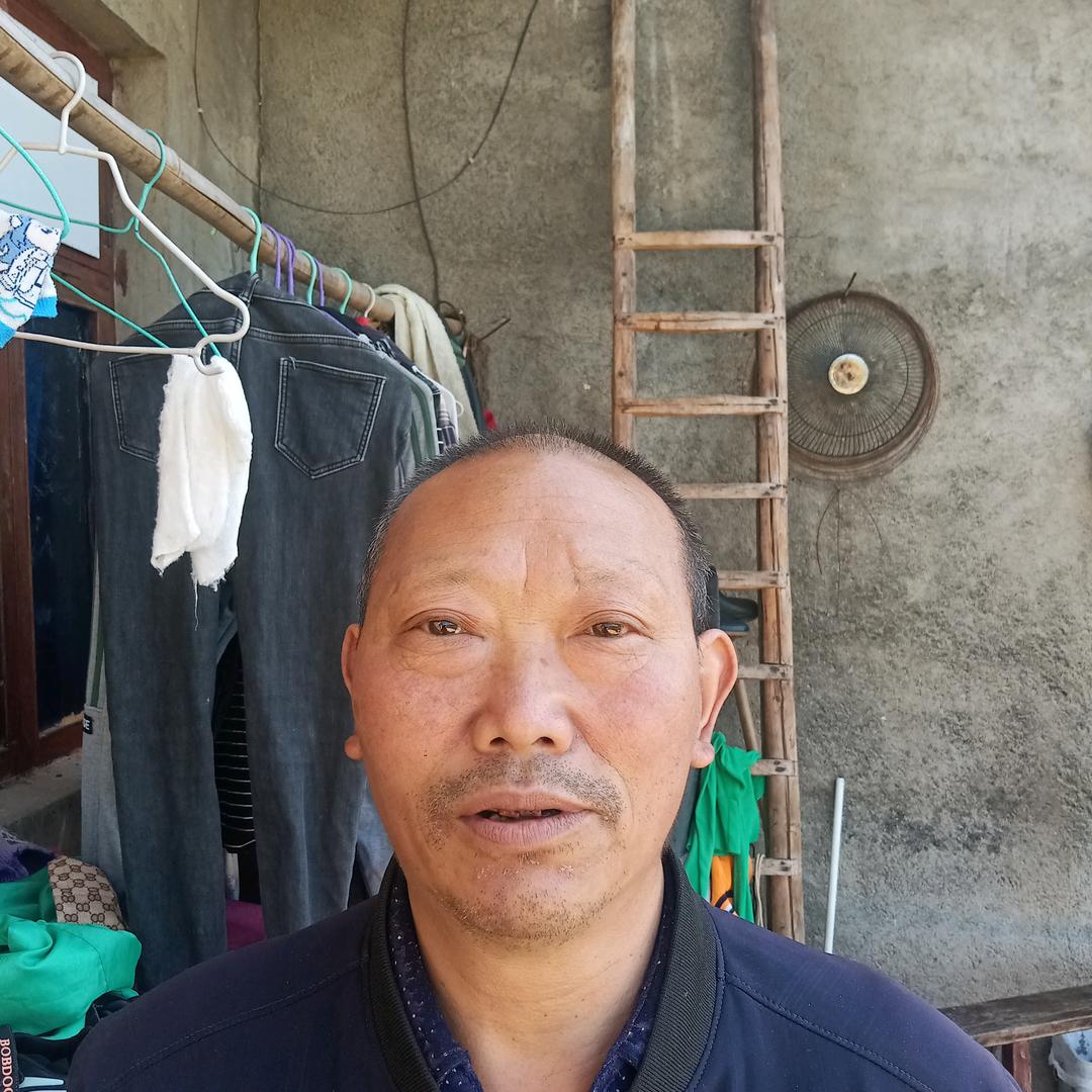 李哥12，40开播2号是小号