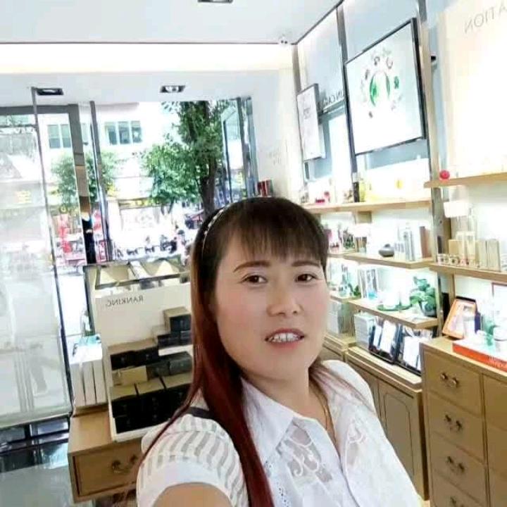 周菊，达州创晖演艺。