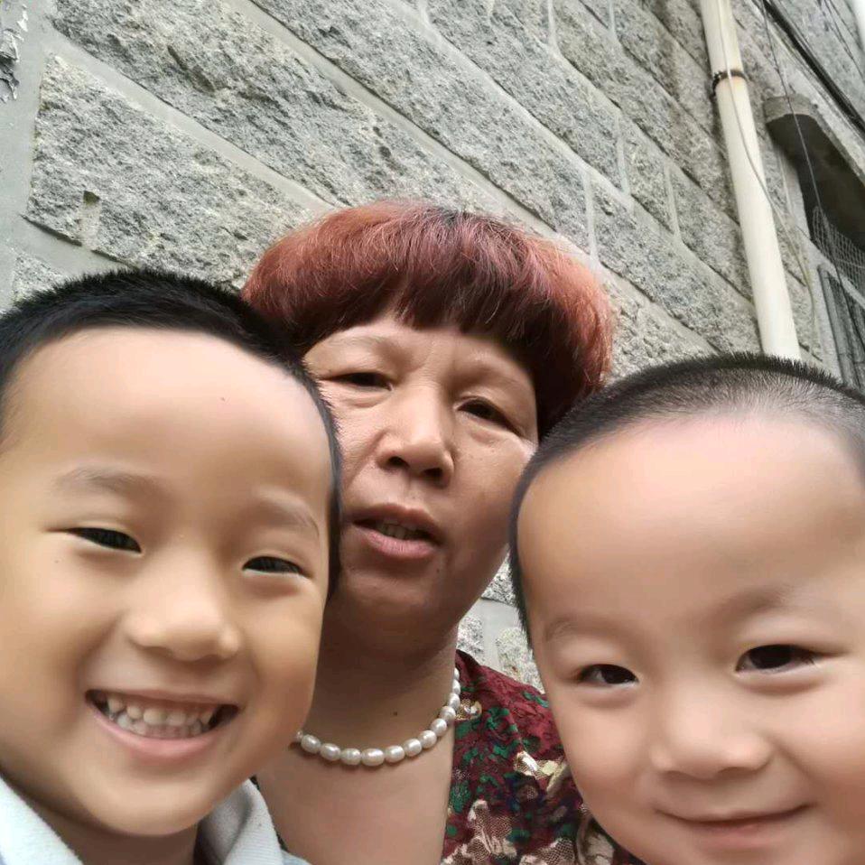 陪嫁喜娘碧霞