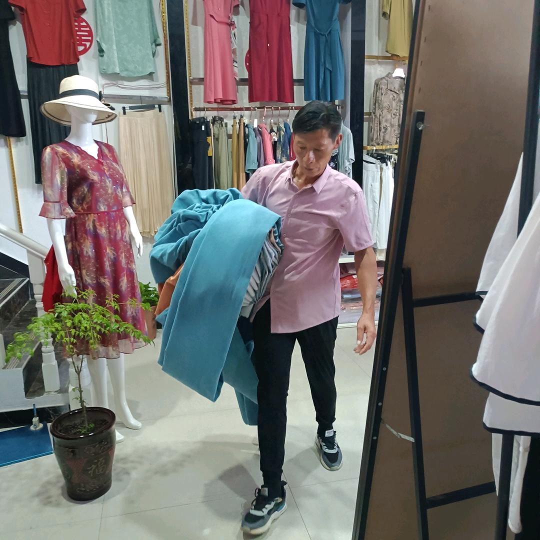 霍邱王哥，裁剪，做窗帘，服装