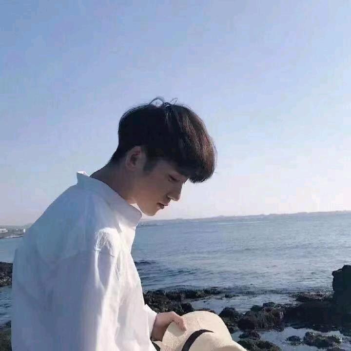 丿恨君不似江楼月