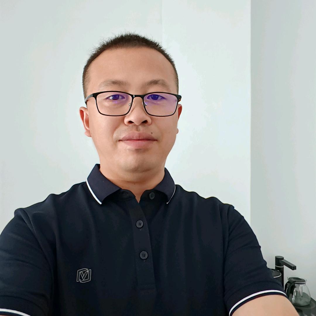 穿着拖鞋的眼镜哥