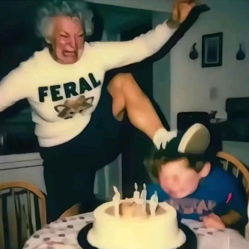 在五金店买东西被误以为裤子里藏了一根钢管