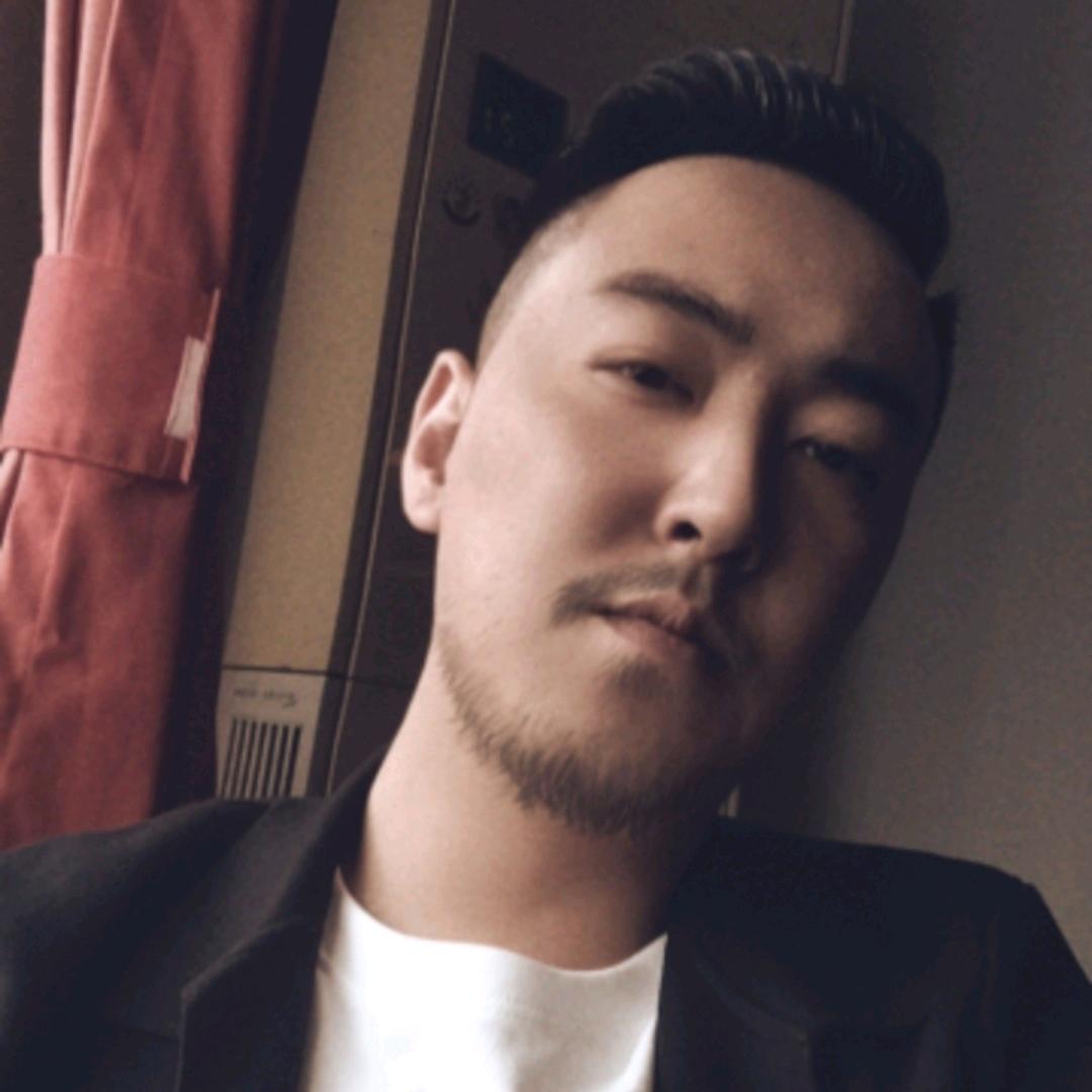 陆远倾听电台