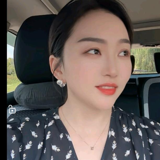 闵小姐；