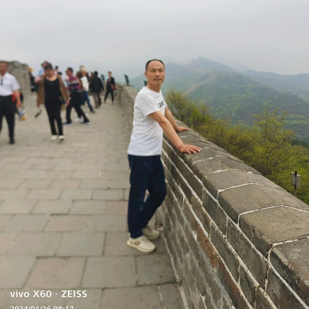 累了就睡觉，醒了就微笑。